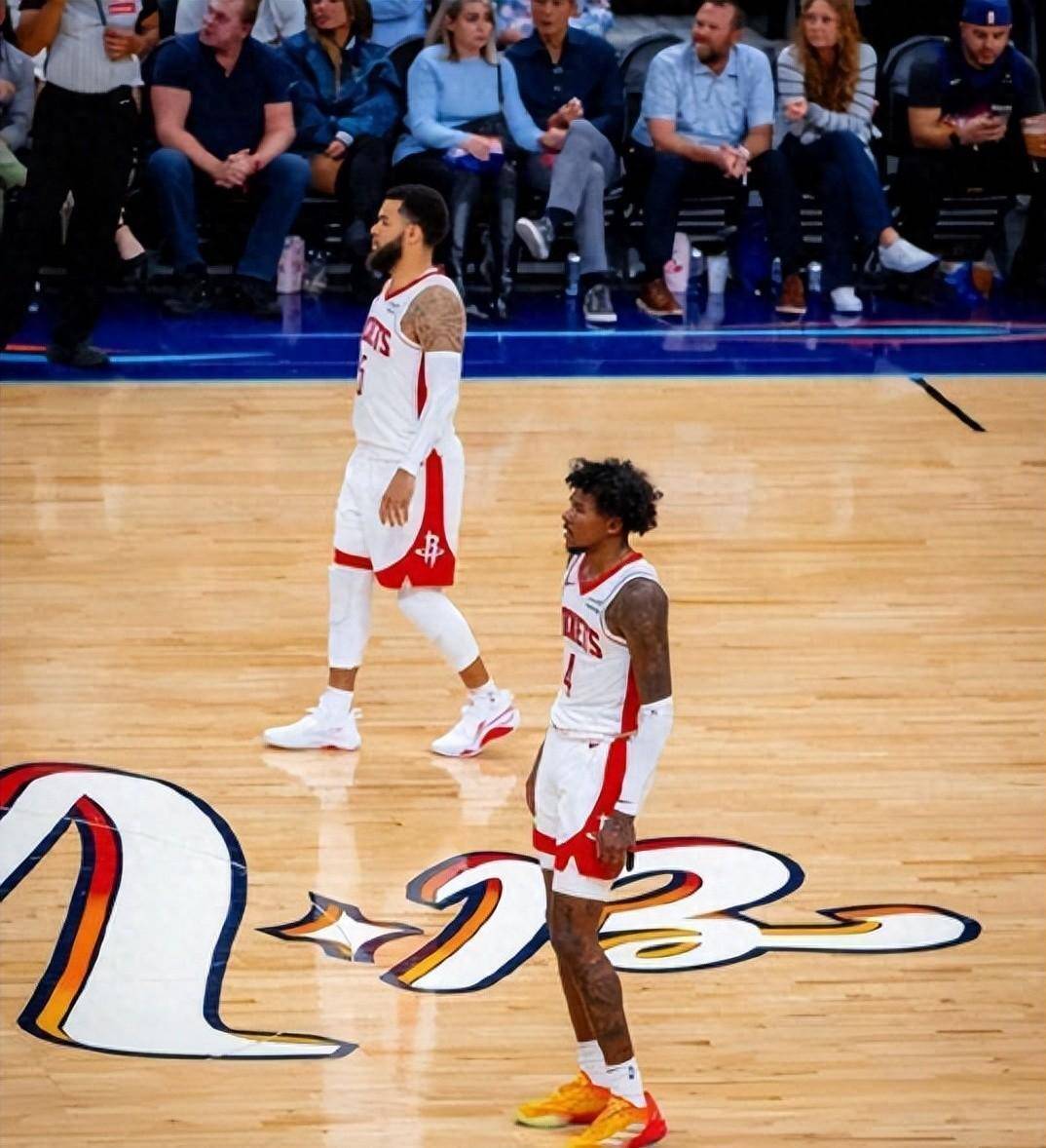 开云官网-鹈鹕翻盘新疆队，范弗利特状态火热