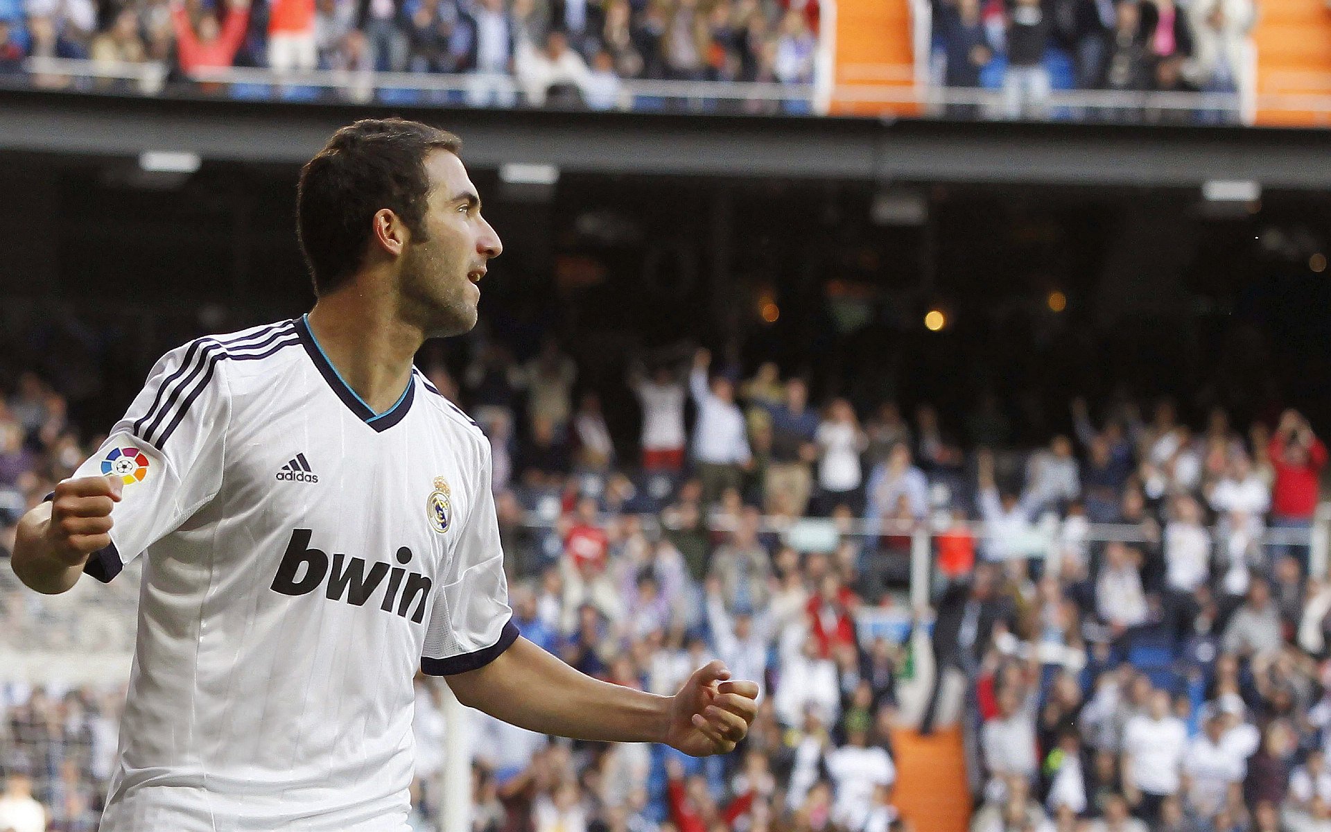 西甲国家德比之夜，当爱德华兹的局外人智慧击碎百年傲慢