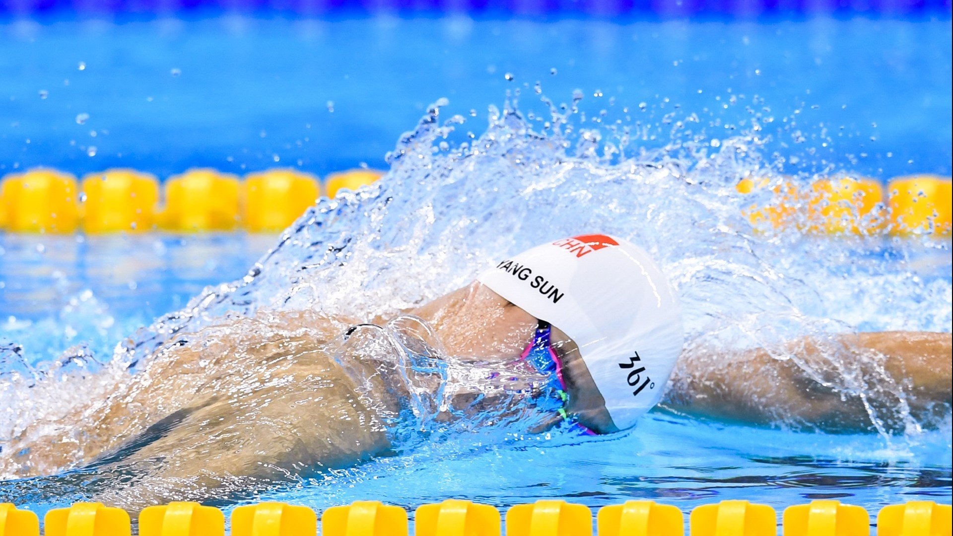 德甲争冠战之夜，卢卡库末节接管比赛，诠释何为大场面先生